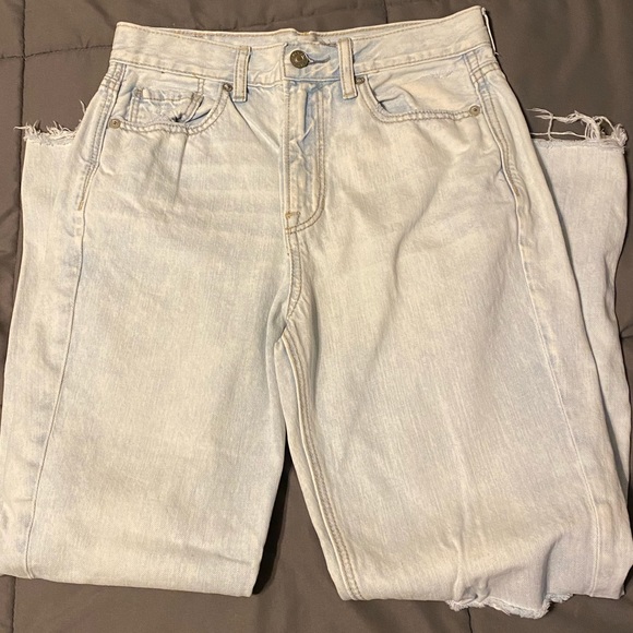 American Eagle Mom Jeans - Picture 2 of 4